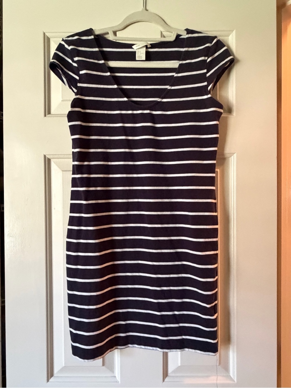 Basics- Casual Navy & White Striped Scoop Neck Dress. Form-fitting and flirty!